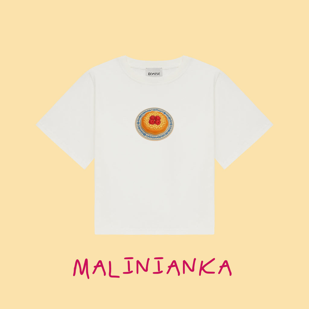 Koszulka w kolorze kremowym w nadrukiem malinianka na talerzyku na froncie.